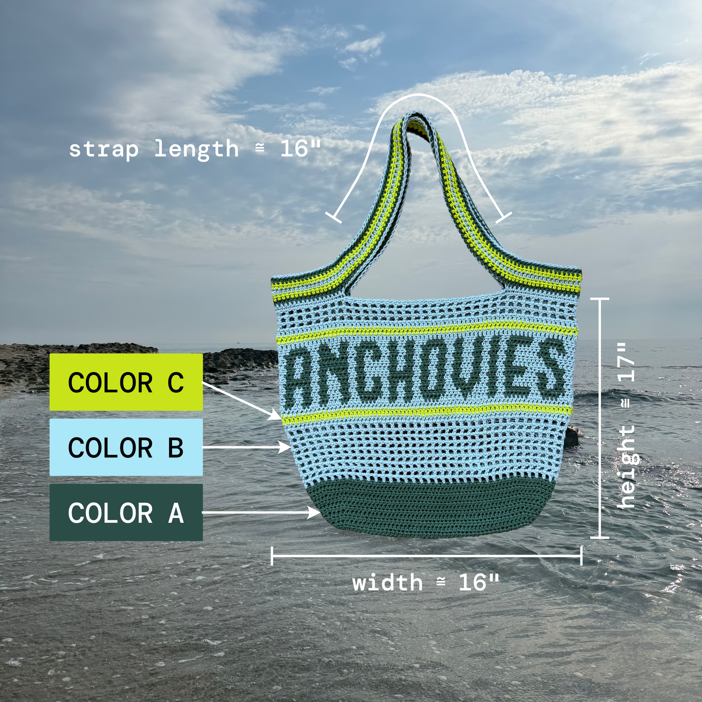 Crocheted bag with 'ANCHOUVES' text, color options, and measurements against a beach background.